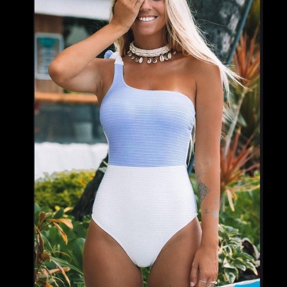 Color blocked one piece swimsuit